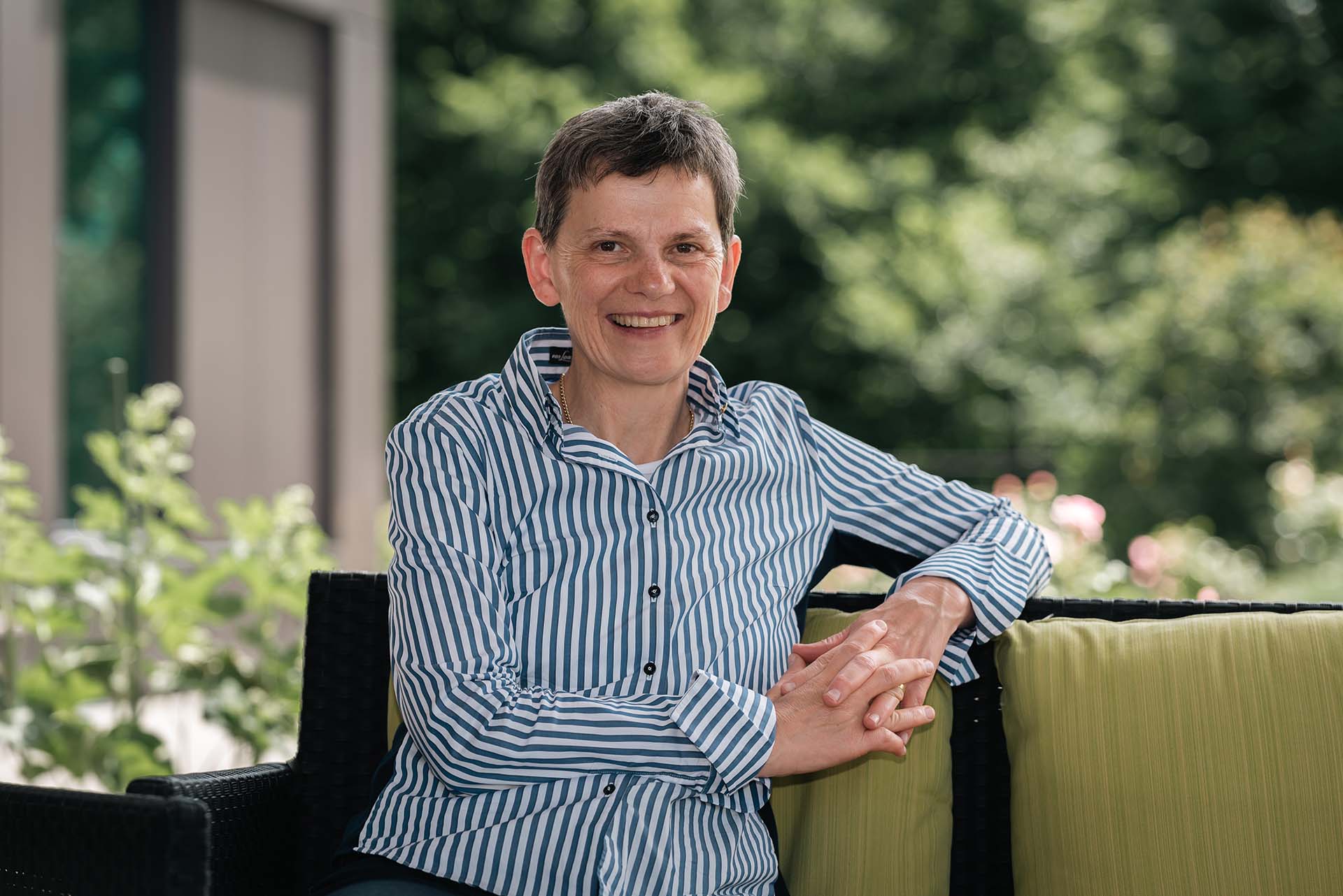 Essai randomisé contrôlé de l’introduction de soins centrés sur la personne pour les résident·es d’établissements de soins de longue durée atteint·es de démence