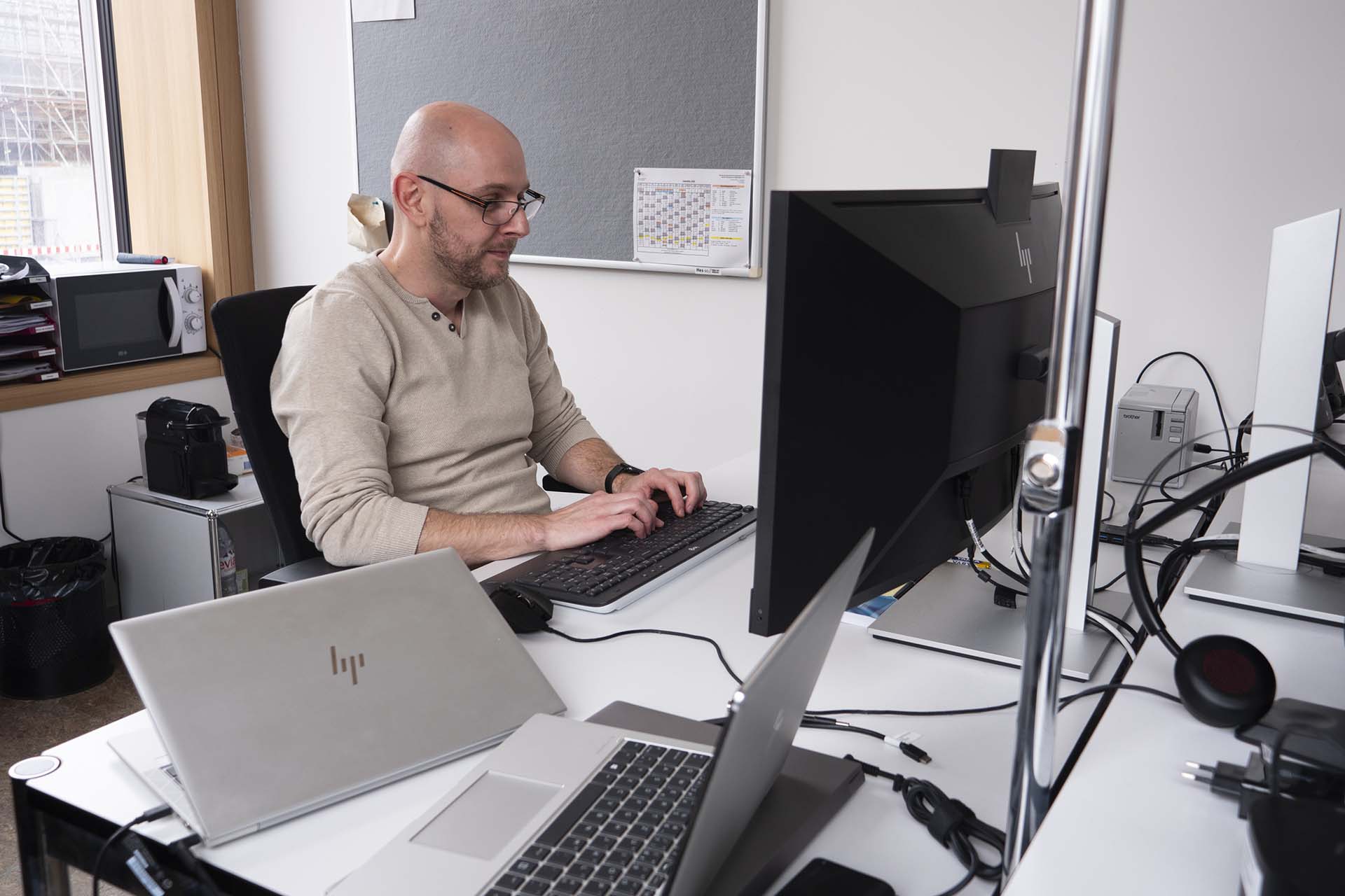 De l’humain derrière l’écran