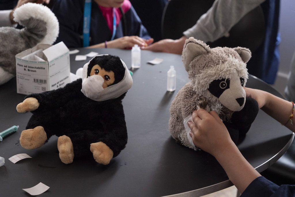 Heds-fr_ra24_visite_2h_c-aurelie-ayer_2 HEdS-FR — Rapport d'activité 2024