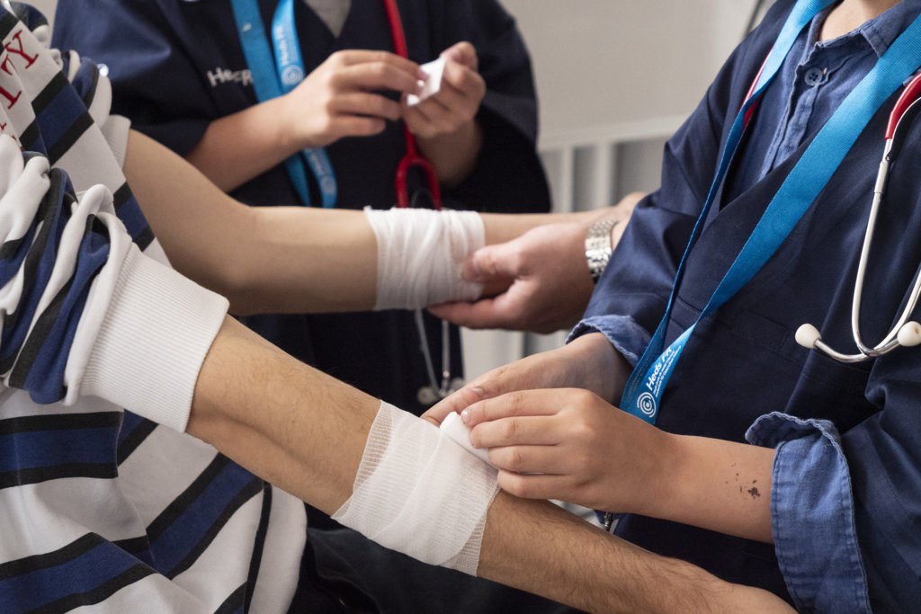 Heds-fr_ra24_visite_2h_c-aurelie-ayer_3 HEdS-FR — Rapport d'activité 2024